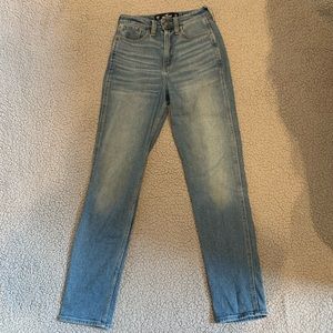hollister ultra high-rise mom jean